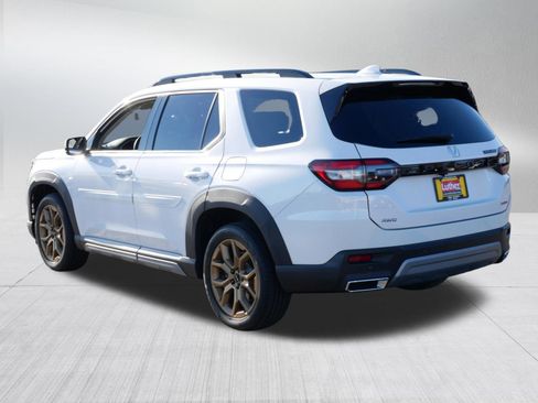 Used 2024 Honda Pilot Touring image 5