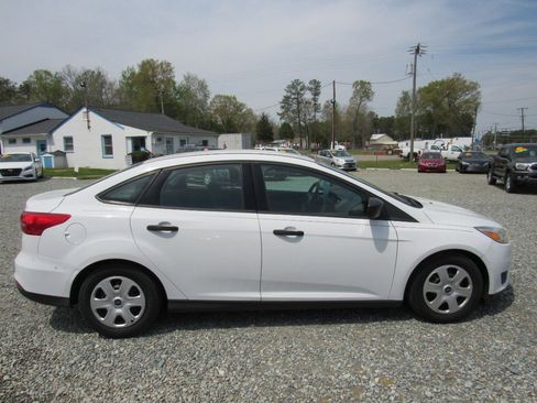 Used 2016 Ford Focus S image 4