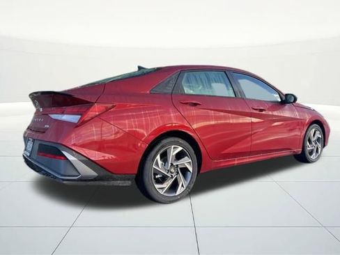 New 2025 Hyundai Elantra SEL image 5