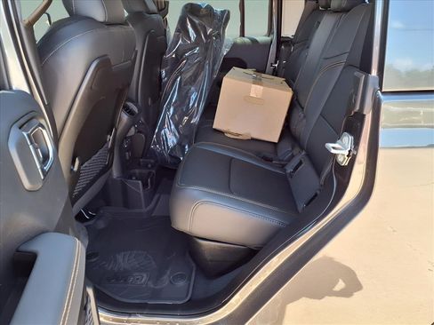 New 2025 Jeep Gladiator Sport w/ Premium Package image 23