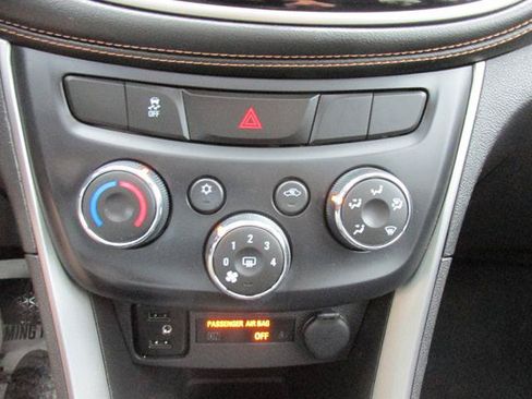 Used 2018 Chevrolet Trax LT w/ Sun & Sound Package FWD image 14