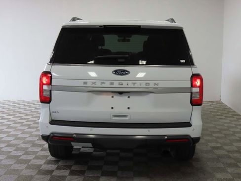 Used 2024 Ford Expedition XLT RWD image 4