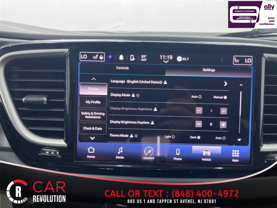 Used 2023 Chrysler Pacifica Touring-L FWD image 20