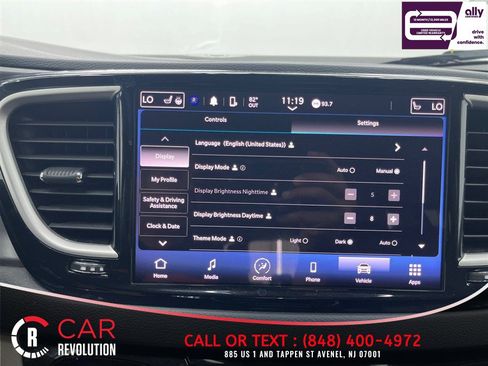 Used 2023 Chrysler Pacifica Touring-L FWD image 20
