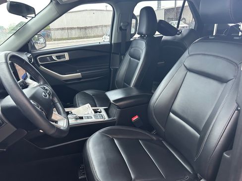 Used 2023 Ford Explorer XLT w/ Equipment Group 202A image 15