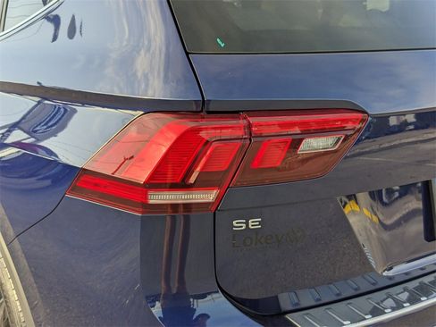 Certified 2022 Volkswagen Tiguan SE image 9