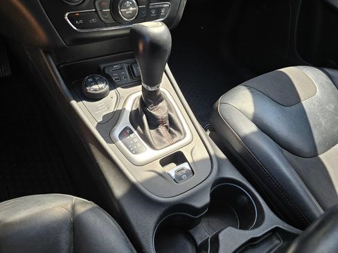 Used 2017 Jeep Cherokee Trailhawk w/ Comfort/Convenience Group AWD/4WD image 23