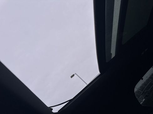 Used 2023 Ford Explorer Platinum w/ Technology Package image 11