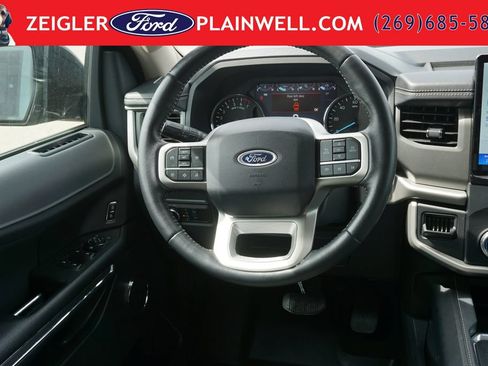 Used 2024 Ford Expedition XLT AWD/4WD image 16