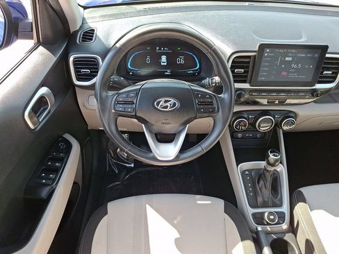 Used 2025 Hyundai Venue SEL FWD image 12