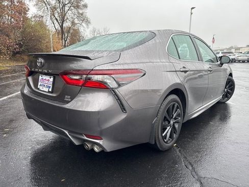 Used 2024 Toyota Camry SE image 5