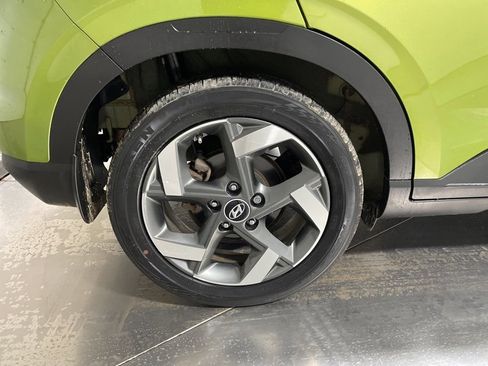 Used 2023 Hyundai Venue SEL image 9