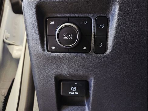 Used 2025 Ford Expedition Active AWD/4WD image 48