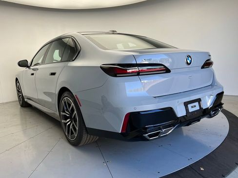Certified 2024 BMW 760i xDrive w/ Premium Package 2 image 8
