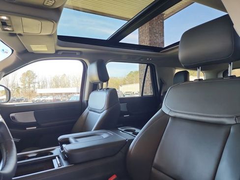 Used 2025 Ford Expedition Active image 12