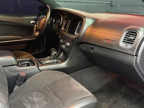 Used 2020 Dodge Charger Scat Pack w/ Dynamics Package RWD image 10