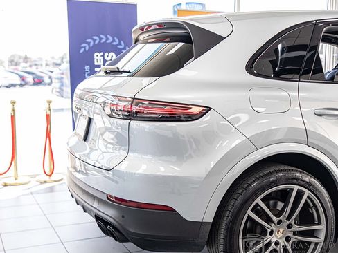 Used 2023 Porsche Cayenne w/ Premium Package AWD/4WD image 15