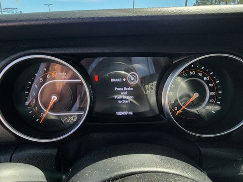 Used 2018 Jeep Wrangler Unlimited Sahara image 24