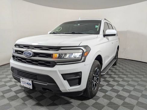 Used 2023 Ford Expedition XLT AWD/4WD image 4
