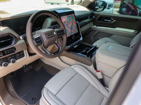 Used 2026 GMC Yukon XL Denali w/ Denali Reserve Package AWD/4WD image 10