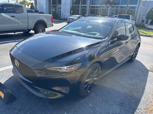 Used 2019 MAZDA MAZDA3 Hatchback w/ Premium Package image 10