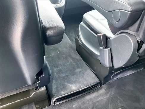 Used 2018 Mercedes-Benz Metris Passenger image 32