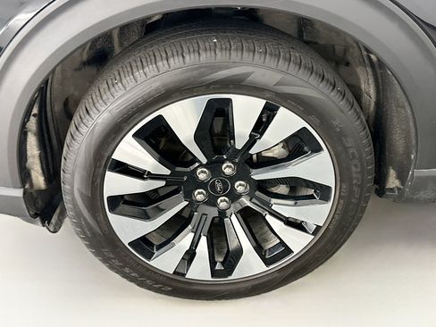 Used 2025 Ford Explorer Platinum w/ LUX Leather Package image 11