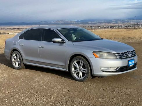 Used 2015 Volkswagen Passat TDI SEL Premium image 2