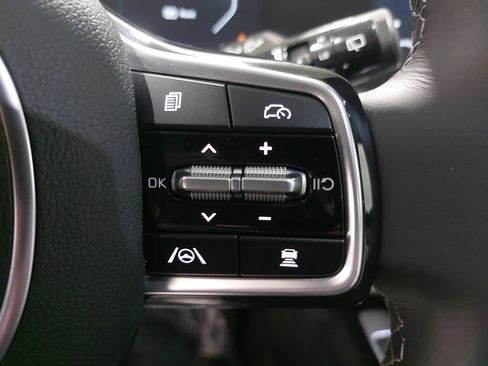 Used 2025 Kia Sorento SX image 19