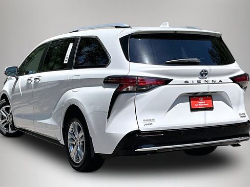 Used 2022 Toyota Sienna Limited AWD/4WD image 4