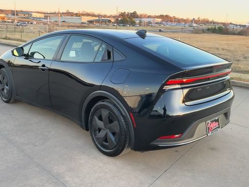 Used 2024 Toyota Prius LE image 7