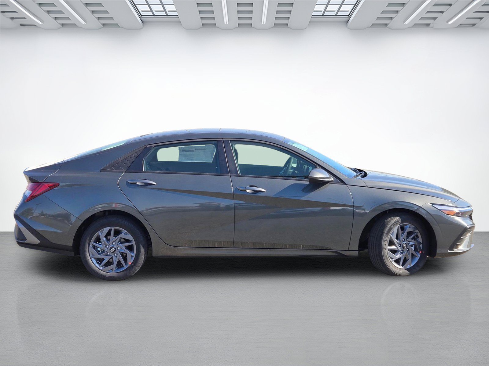 New 2026 Hyundai Elantra Hybrid FWD image 3