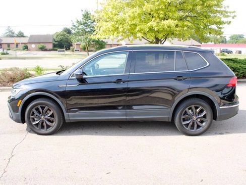 Used 2024 Volkswagen Tiguan SE w/ Panoramic Sunroof Package AWD/4WD image 6