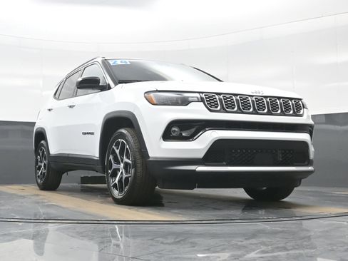 Used 2024 Jeep Compass Limited image 33