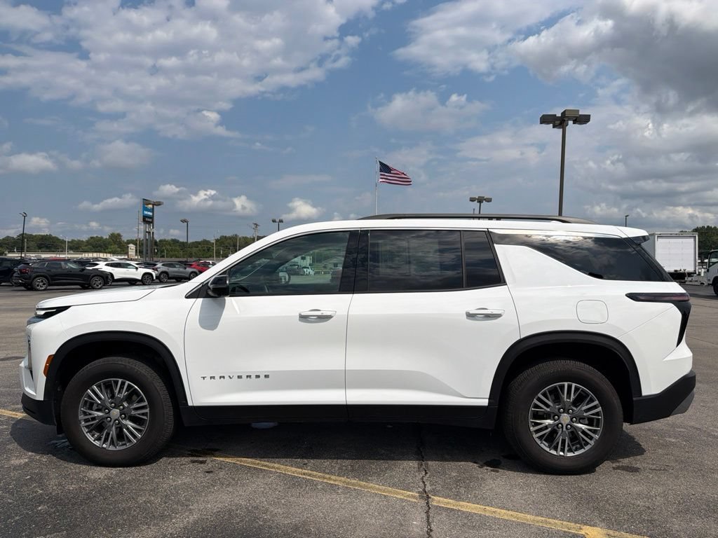 Used 2026 Chevrolet Traverse LT w/ Driver Confidence Package FWD image 7