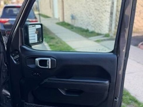Used 2021 Jeep Wrangler Unlimited Sahara AWD/4WD image 21