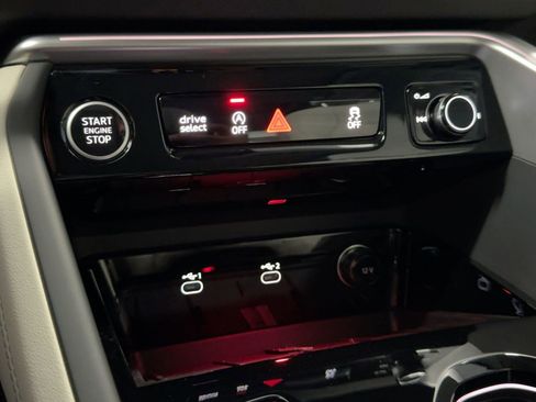 New 2025 Audi Q5 Premium image 18