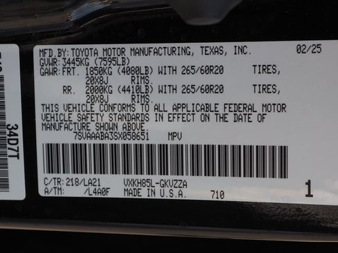 Used 2025 Toyota Sequoia Platinum AWD/4WD image 33