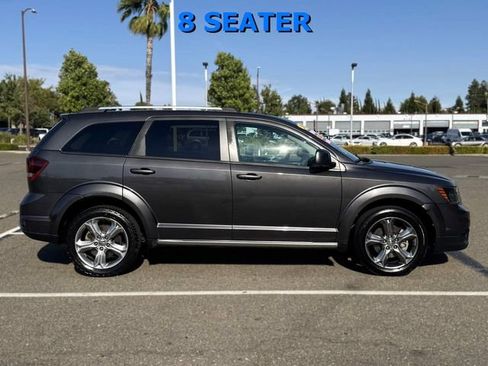 Used 2017 Dodge Journey Crossroad FWD image 2