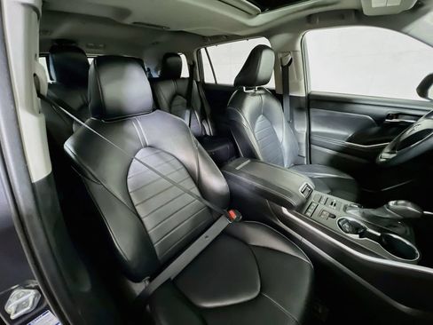 Used 2022 Toyota Highlander XLE AWD/4WD image 27