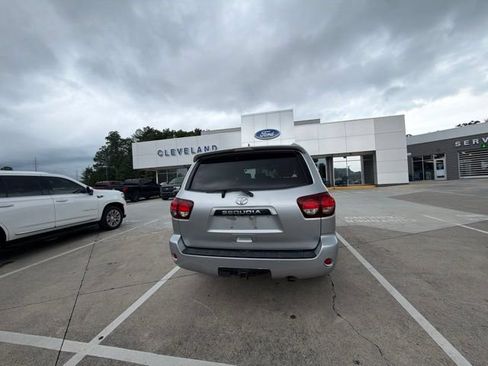 Used 2022 Toyota Sequoia SR5 AWD/4WD image 24