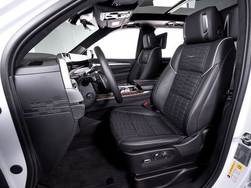 Used 2026 Cadillac Escalade Platinum Sport w/ LPO, Floor Liner Package AWD/4WD image 17