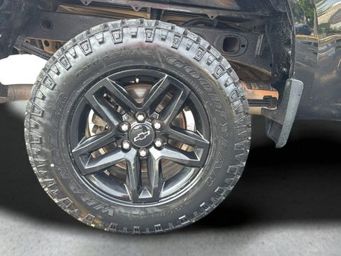 Used 2022 Chevrolet Silverado 1500 Custom Trail Boss AWD/4WD image 19