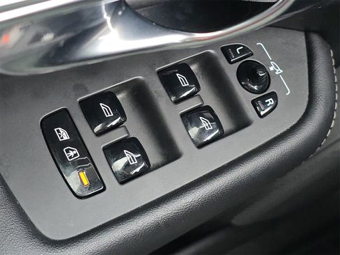 Used 2022 Volvo XC90 T6 Inscription image 17