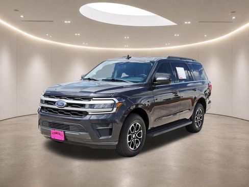 Used 2022 Ford Expedition XLT RWD image 3