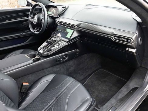 Used 2025 Aston Martin V8 Vantage Coupe image 50