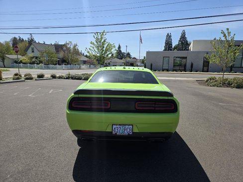 Used 2015 Dodge Challenger R/T Scat Pack w/ Leather Interior Group RWD image 6
