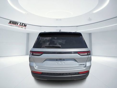 New 2025 Jeep Grand Cherokee Limited w/ Black Appearance Package image 4