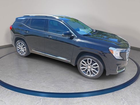 Used 2024 GMC Terrain Denali w/ Denali Premium Package AWD/4WD image 3