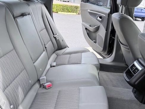 Used 2014 Chevrolet Impala LT w/ Convenience Package image 14